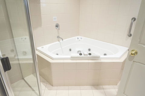 Serafino McLaren Vale - Accommodation QLD 7