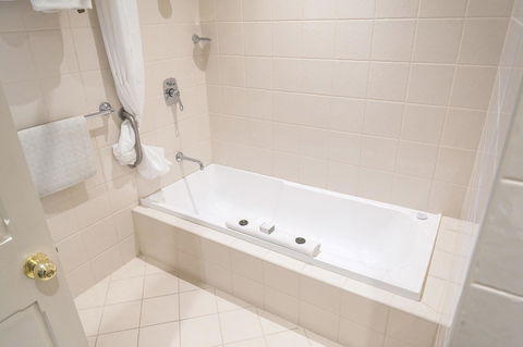 Serafino McLaren Vale - Accommodation QLD 6