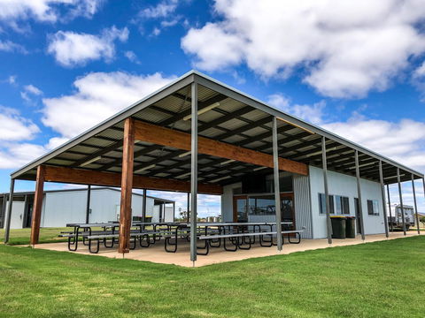 BIG4 The Bend Holiday Park - Accommodation QLD 4