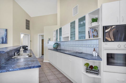 Sail Away - Accommodation QLD 6