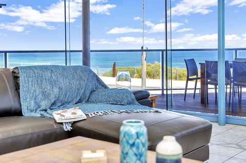 Sail Away - Accommodation QLD 0