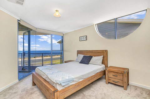 Sail Away - Accommodation QLD 7