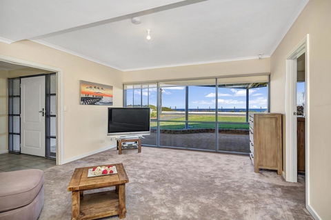 Sail Away - Accommodation QLD 12