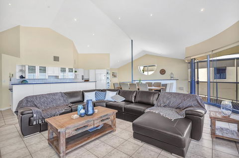 Sail Away - Accommodation QLD 5