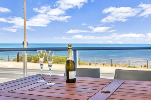 Sail Away - Accommodation QLD 2