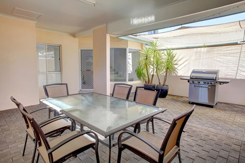 Bay Bliss - Accommodation QLD 2