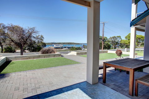 Bay Bliss - Accommodation QLD 1