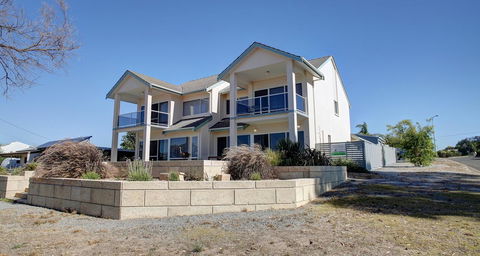Bay Bliss - Accommodation QLD 4