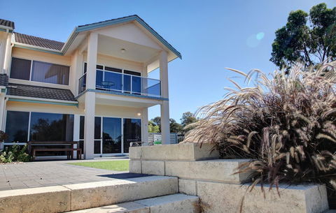 Bay Bliss - Accommodation QLD 0