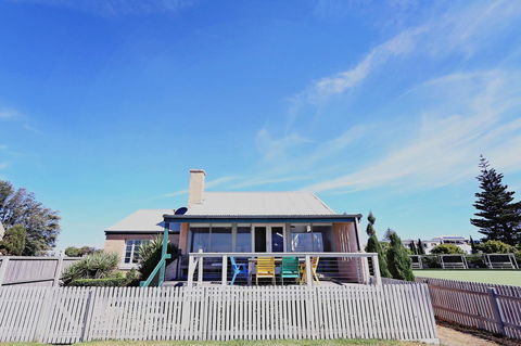 Caledonian Inn - Accommodation QLD 4