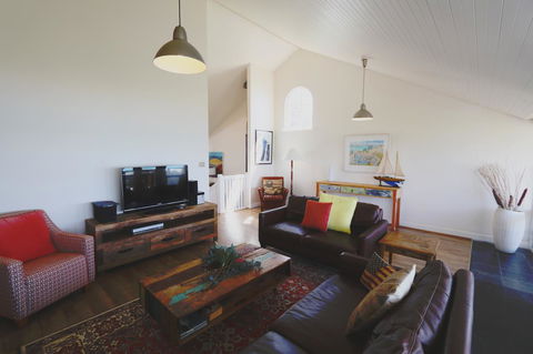 Caledonian Inn - Accommodation QLD 7