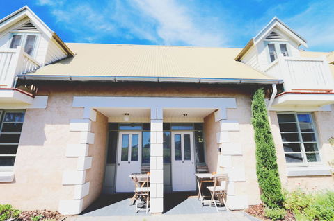 Caledonian Inn - Accommodation QLD 10