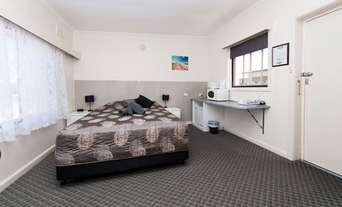 Blue Lake Motel - Accommodation QLD 4