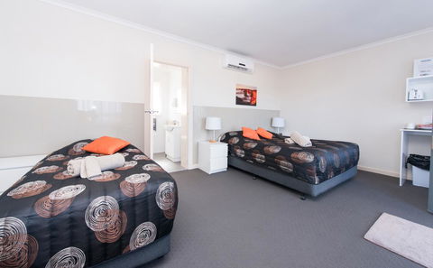 Blue Lake Motel - Accommodation QLD 1