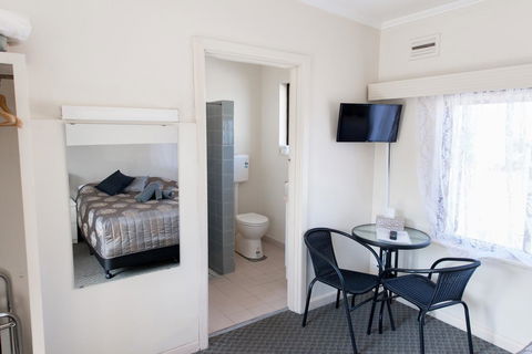 Blue Lake Motel - Accommodation QLD 6
