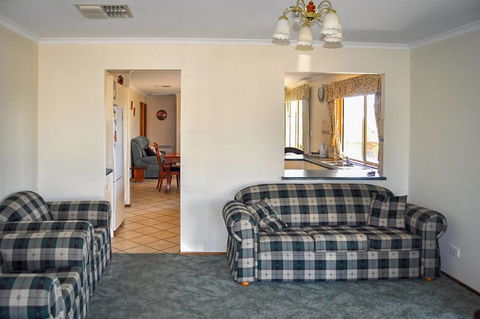 Baywatch - Accommodation QLD 5