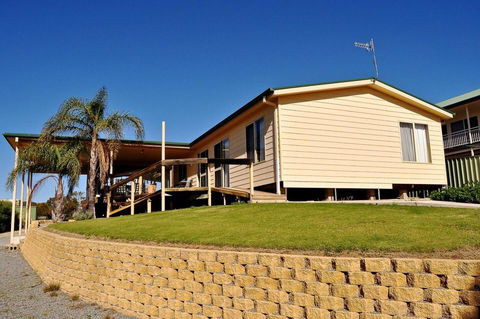 Baywatch - Accommodation QLD 14