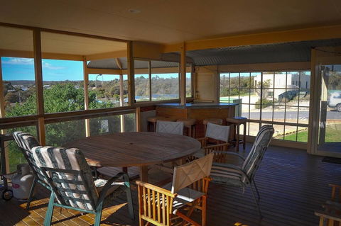 Baywatch - Accommodation QLD 0