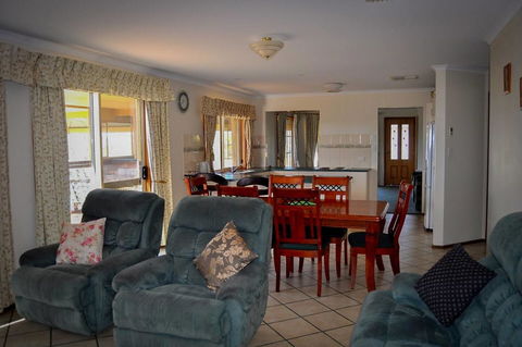 Baywatch - Accommodation QLD 15