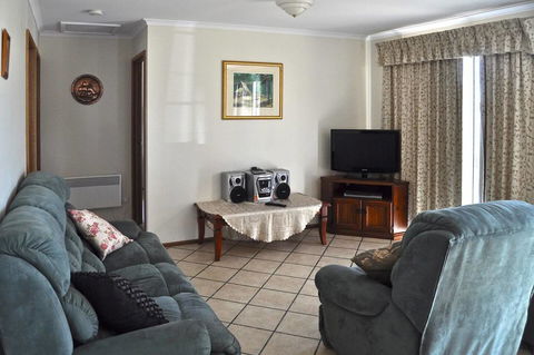 Baywatch - Accommodation QLD 10