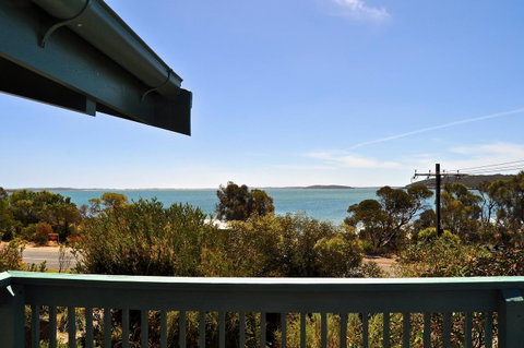 Dolphinview - Accommodation QLD 16