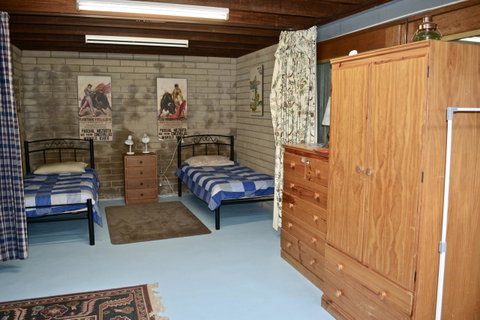 Dolphinview - Accommodation QLD 10