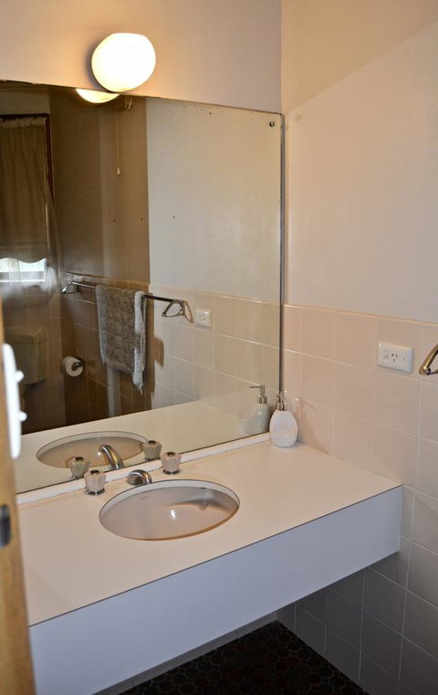 Dolphinview - Accommodation QLD 8