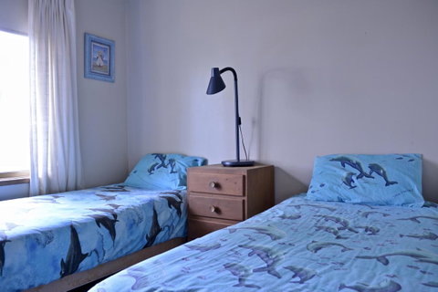 Dolphinview - Accommodation QLD 7