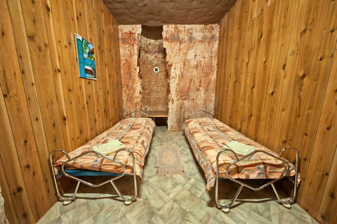 Radeka Downunder Underground Motel - Accommodation QLD 6