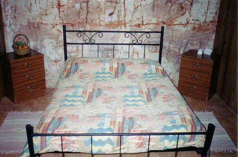 Radeka Downunder Underground Motel - Accommodation QLD 3
