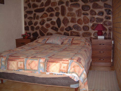 Radeka Downunder Underground Motel - Accommodation QLD 8