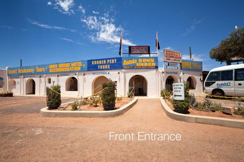 Radeka Downunder Underground Motel - Accommodation QLD 0