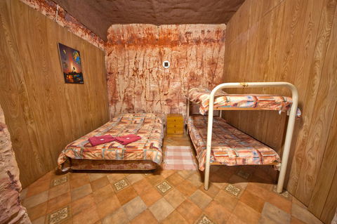 Radeka Downunder Underground Motel - Accommodation QLD 2