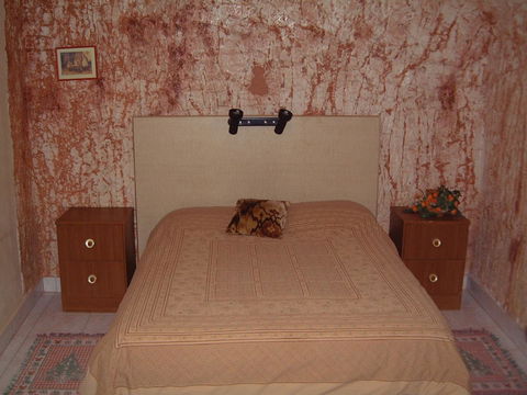 Radeka Downunder Underground Motel - Accommodation QLD 9
