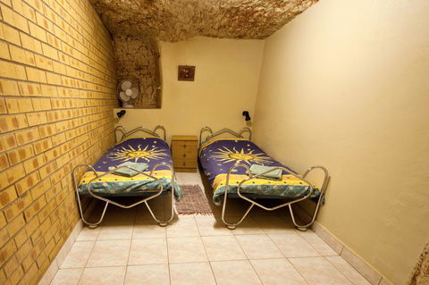 Radeka Downunder Underground Motel - Accommodation QLD 5