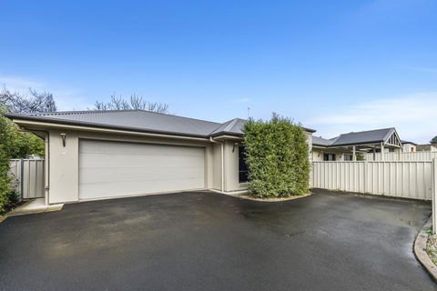 Accommodation On Lansell 2 - Accommodation QLD 7