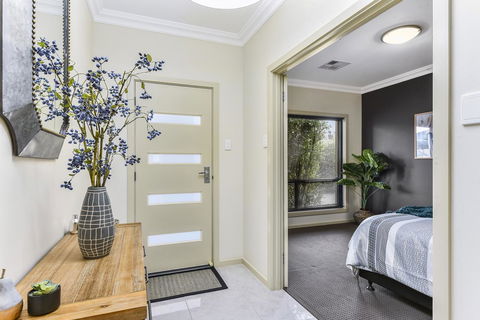 Accommodation On Lansell 2 - Accommodation QLD 2