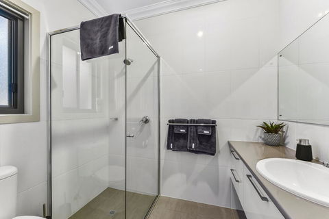 Accommodation On Lansell 2 - Accommodation QLD 5