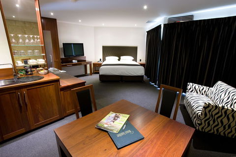 The Commodore - Accommodation QLD 10