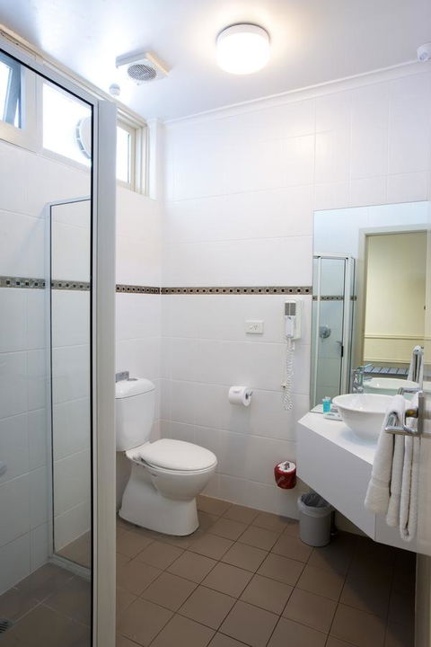 The Commodore - Accommodation QLD 28