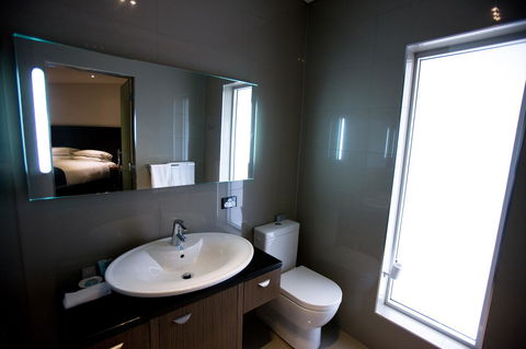 The Commodore - Accommodation QLD 13