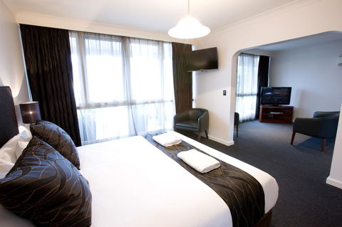The Commodore - Accommodation QLD 33