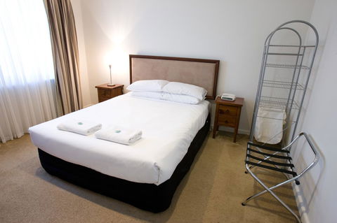 The Commodore - Accommodation QLD 22