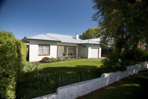 The Commodore - Accommodation QLD 20