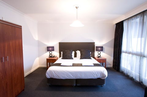 The Commodore - Accommodation QLD 7