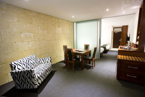 The Commodore - Accommodation QLD 12
