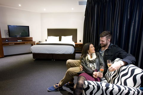 The Commodore - Accommodation QLD 37