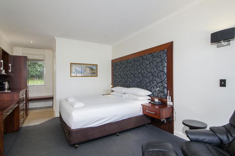 The Commodore - Accommodation QLD 39