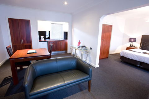 The Commodore - Accommodation QLD 32