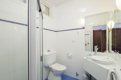 The Commodore - Accommodation QLD 40